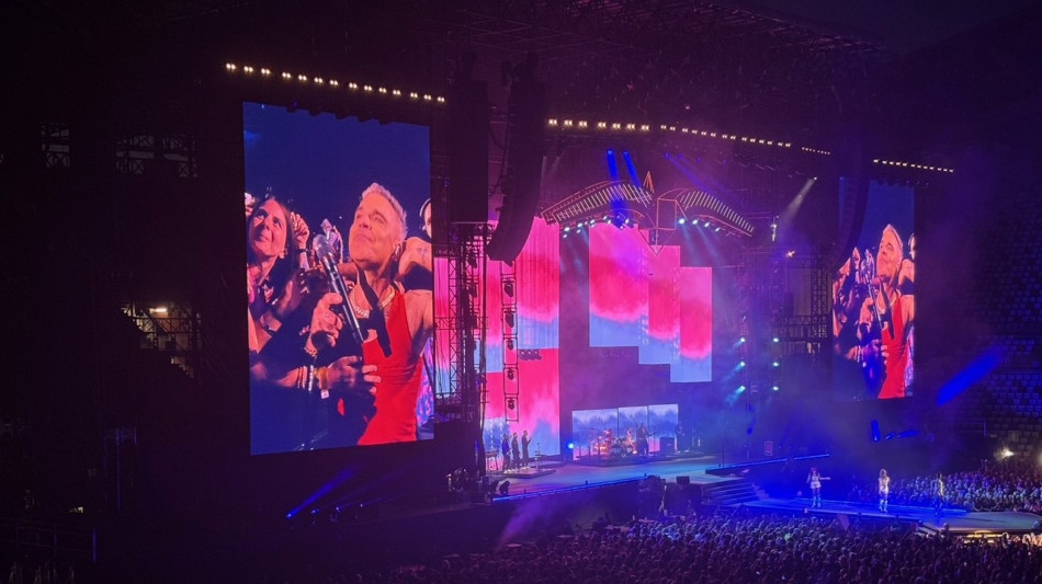 >>>ANSA/Robbie Williams incanta Trieste e si incorona 'the king'