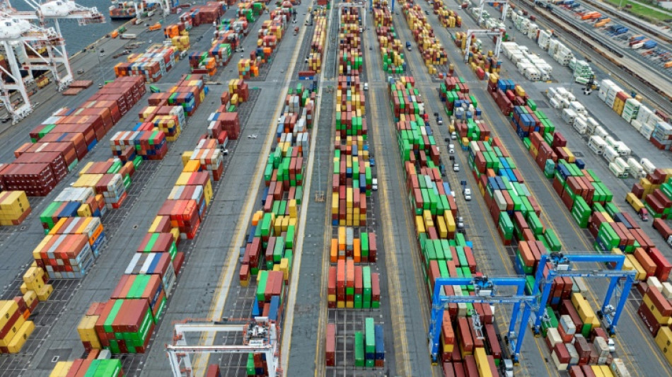 Les droits de douane de Trump chahutent les Bourses, des pays tentent encore de n&eacute;gocier