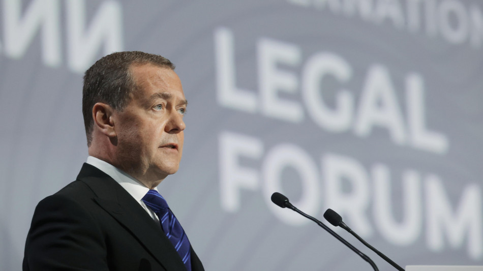 Medvedev, Trump si &egrave; imbarcato sul sentiero di guerra