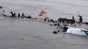 Marinha peruana realiza buscas por desaparecidos após deslizamento que deixou 12 mortos