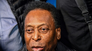 Pel&eacute; agradece apoyo desde el hospital: "visita mensual" de rutina