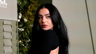 'Brat', redefinida pela cantora Charli XCX, &eacute; eleita Palavra do Ano pelo dicion&aacute;rio Collins