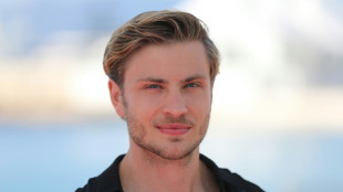 HOLD HOLD Schauspieler Jannik Sch&uuml;mann k&ouml;nnte sich Adoption vorstellen