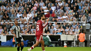 Liverpool, do novo t&eacute;cnico Iraola, arranca empate nos acr&eacute;scimos (2-2) na visita ao Newcastle