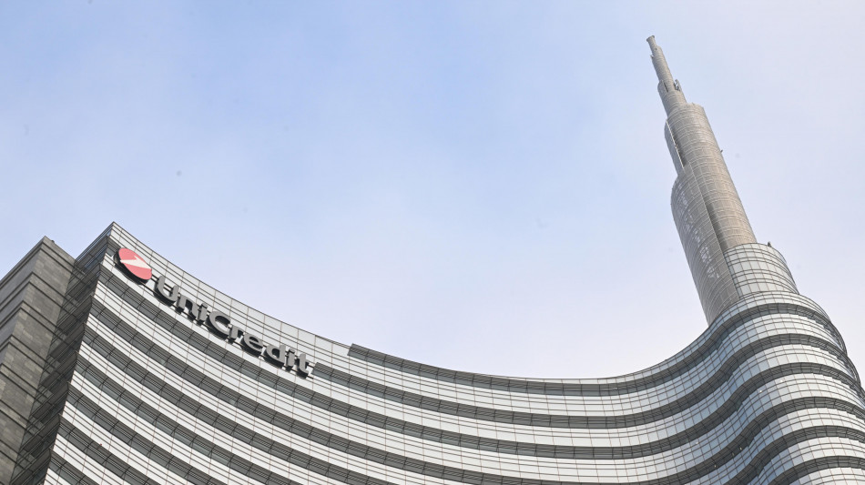 Unicredit in Borsa +3,2%, attesa per Tar su golden power