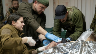 M&eacute;dicos ucranianos corren para salvar a los soldados heridos en Bajmut