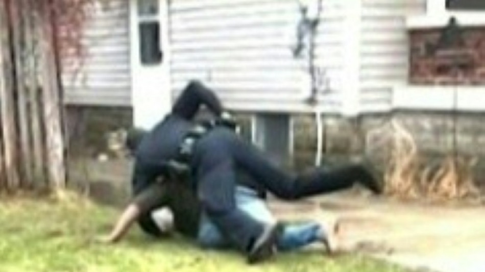 Un polic&iacute;a de Michigan acusado de homicidio por la muerte de un hombre negro