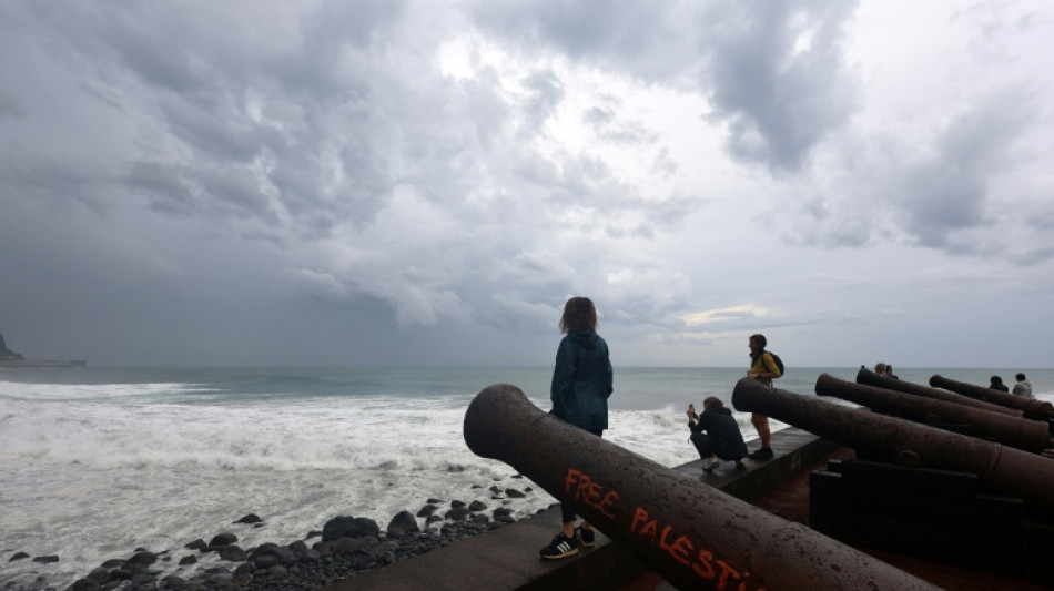 La isla francesa de La Reuni&oacute;n declara la alerta m&aacute;xima por un cicl&oacute;n y confina a su poblaci&oacute;n