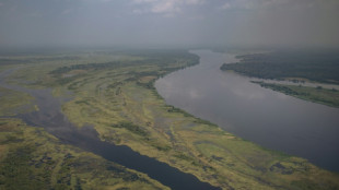 N&uacute;mero de mortos em inc&ecirc;ndio em barco na RD Congo &eacute; rebaixado para 33