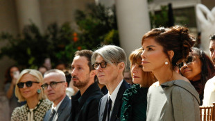 Gala del Met, scoperte bottiglie di "urina" nascoste nel museo