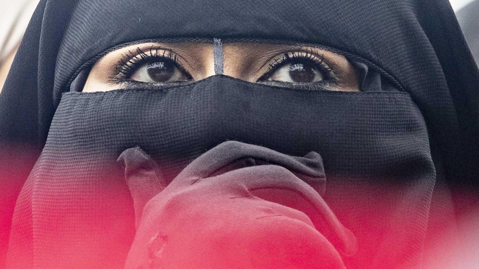 Valditara, su niqab ha ragione garante e serve una legge