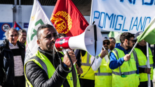 Stellantis pesante in Borsa su vici chiusure stabilimenti