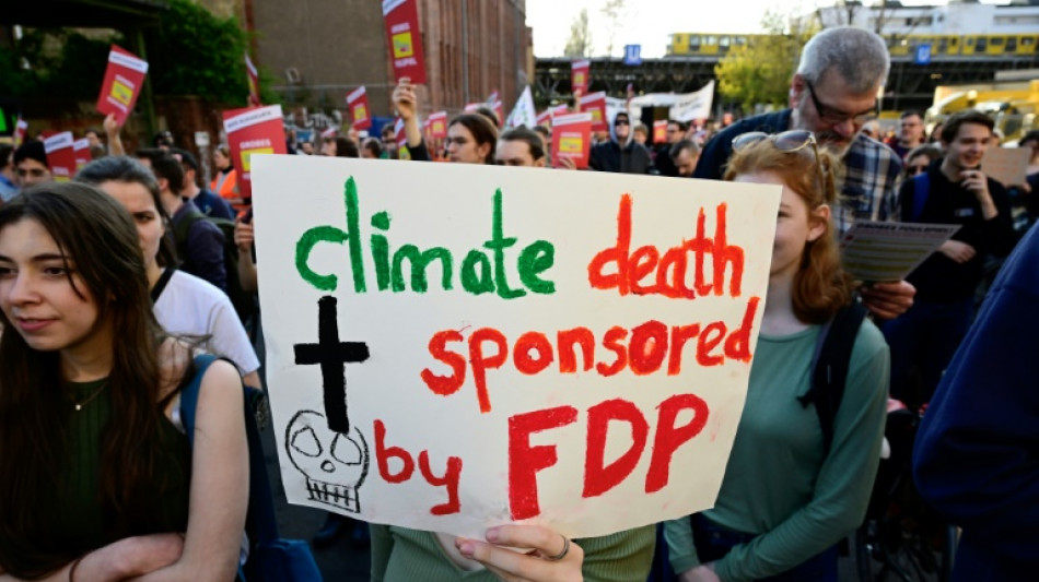 Klimaaktivisten demonstrieren gegen "FDP-Blockade" beim Klimaschutz