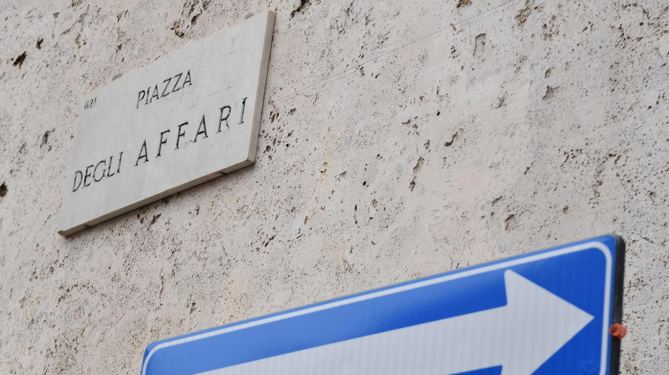 Borsa: Milano chiude in calo dell'1,36%, pesa lo stacco dei dividendi di otto big