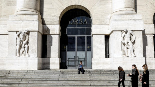 Borsa: Milano chiude in lieve calo, Ftse Mib -0,27%