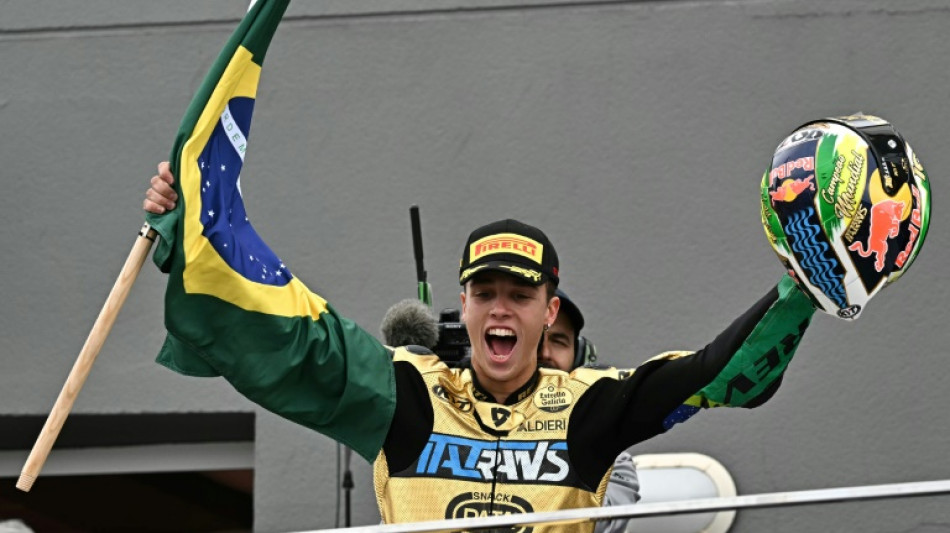 Diogo Moreira é campeão da Moto2 e conquista título inédito para o Brasil