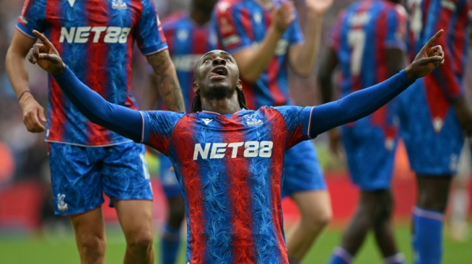 Crystal Palace surpreende Aston Villa (3-0) e vai à final da FA Cup
