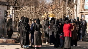 Bewaffnete Sicherheitskr&auml;fte verwehren Studentinnen in Kabul Zugang zu Unis