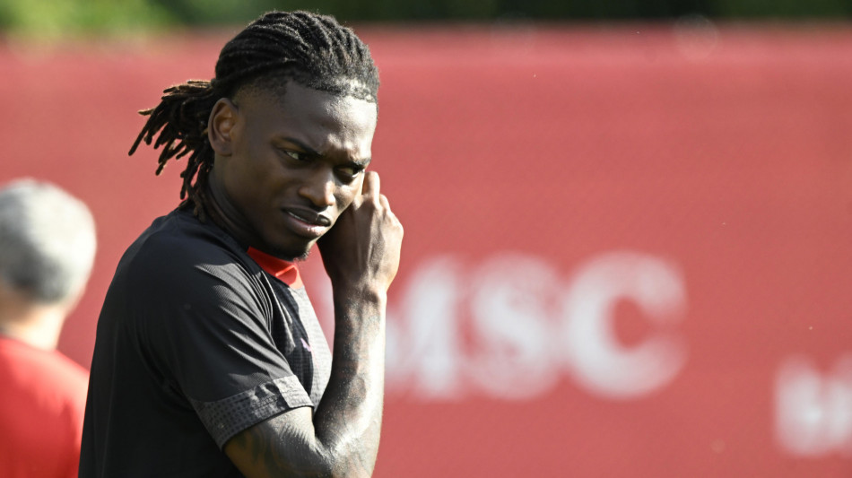 Milan: Leao, ho lesione per cui &egrave; meglio non prendere rischi