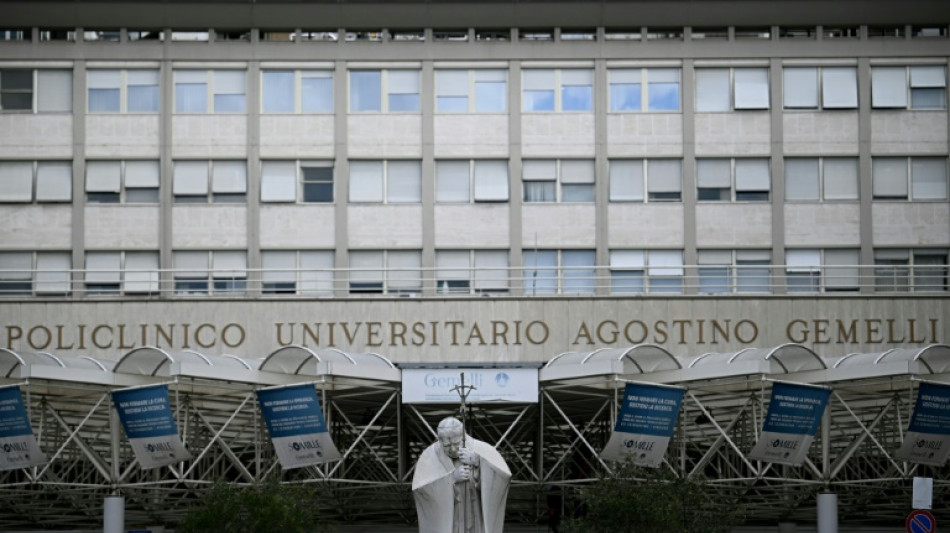 La hospitalizaci&oacute;n del papa Francisco, con "un cuadro cl&iacute;nico complejo", ser&aacute; prolongada