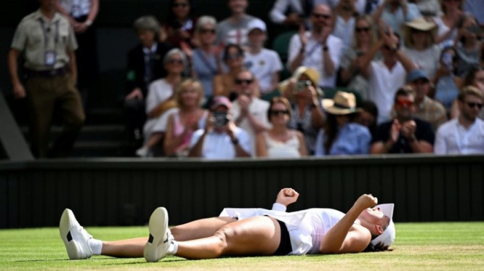 Swiatek massacra Anisimova (6-0 e 6-0) e conquista Wimbledon pela 1&ordf; vez