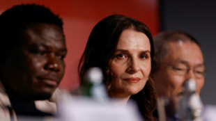 Condamn&eacute; pour agressions sexuelles, G&eacute;rard Depardieu a &eacute;t&eacute; "d&eacute;sacralis&eacute;", estime Juliette Binoche &agrave; Cannes