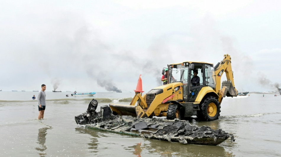 Un gran incendio destruye 35 embarcaciones en un puerto pesquero de Ecuador