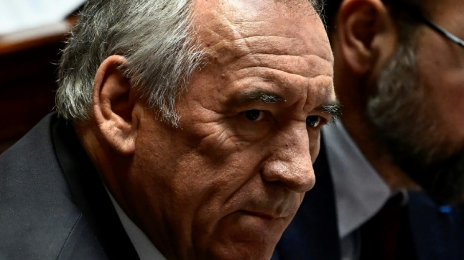 Francia asegura sus presupuestos sin solucionar su crisis pol&iacute;tica