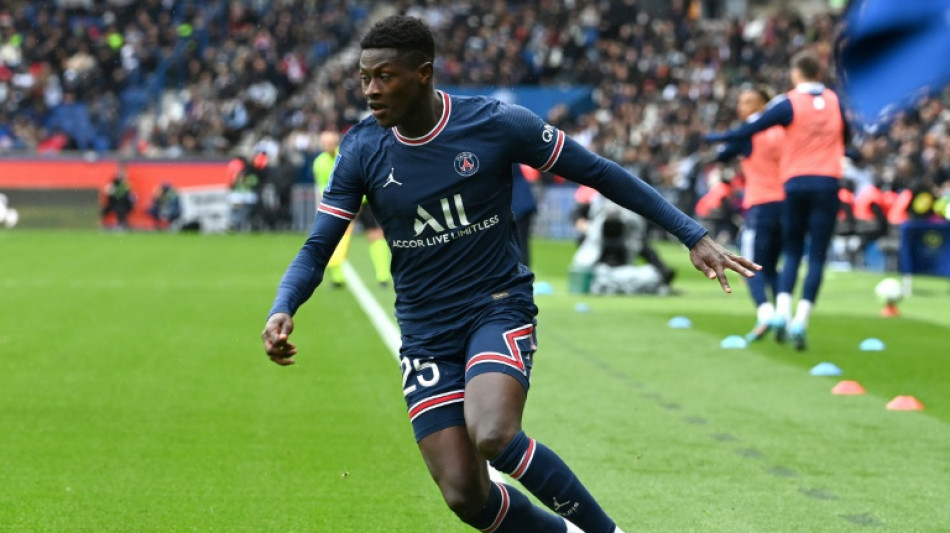 L1: le PSG recrute d&eacute;finitivement le d&eacute;fenseur portugais Nuno Mendes