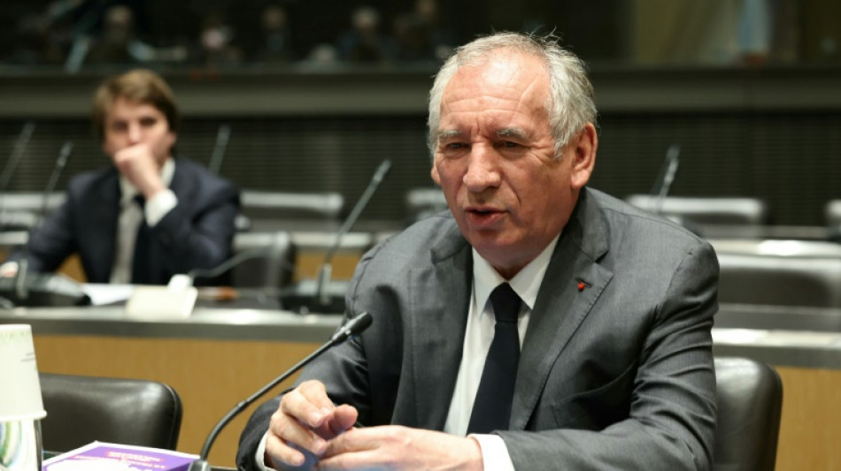 Missbrauchsskandal: Linkspopulisten fordern Bayrous R&uuml;cktritt