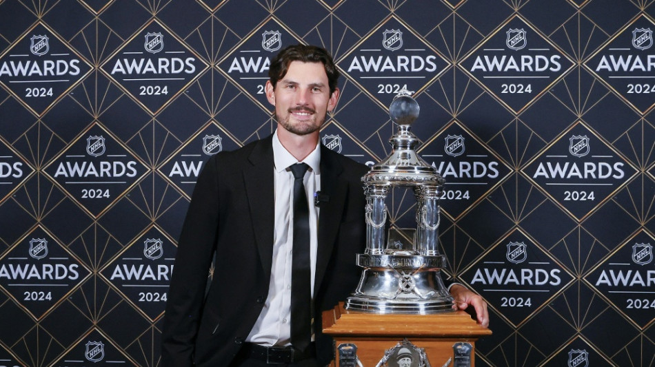 Draisaitl geht leer aus: Goalie Hellebuyck zum MVP gew&auml;hlt