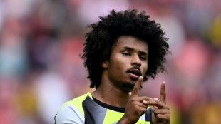 Dortmund keep heat on Bayern with Mainz win