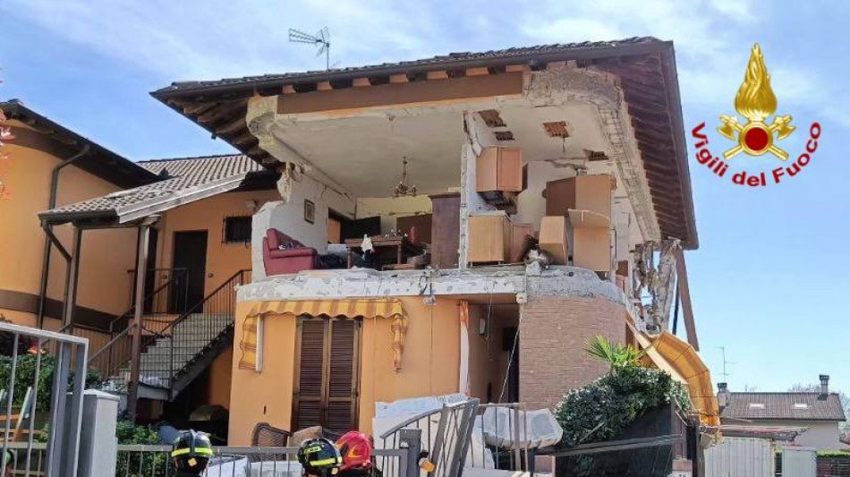 Esplosione in palazzina nel Pavese, nessun disperso