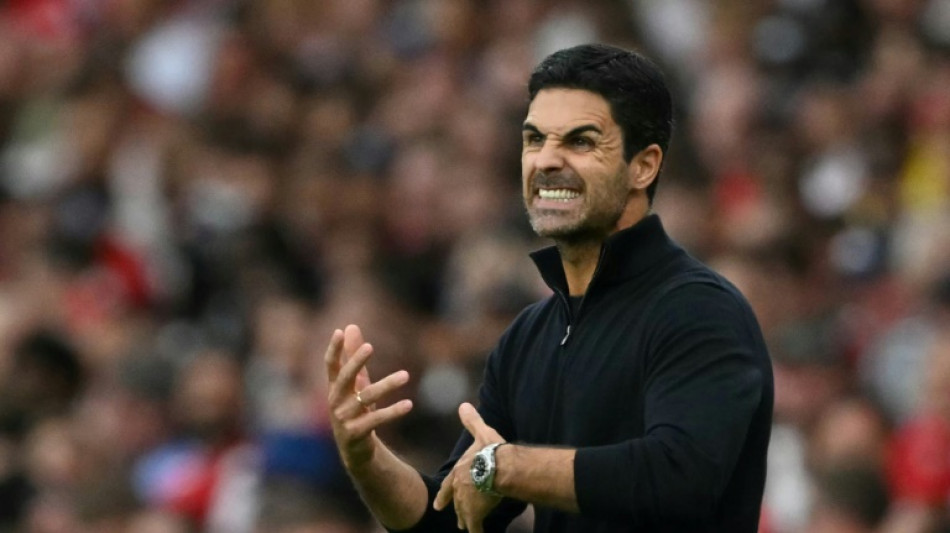 Arsenal 'digging for gold' as title bid starts at new-look Man Utd