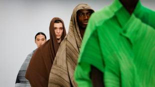 Issey Miyake evoca en Par&iacute;s la naturaleza con su plisado infinito