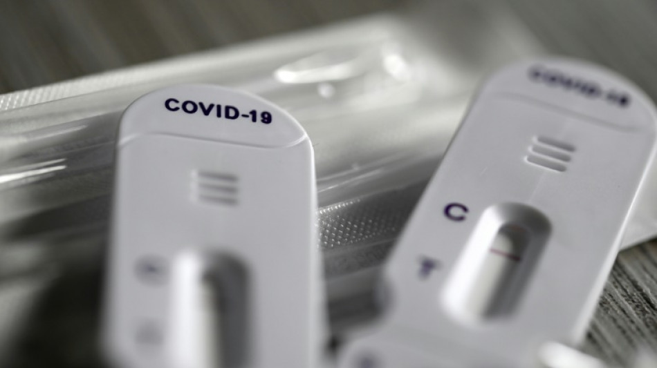 Une "triple &eacute;pid&eacute;mie" in&eacute;dite et d'&eacute;volution incertaine, selon Sant&eacute; publique France