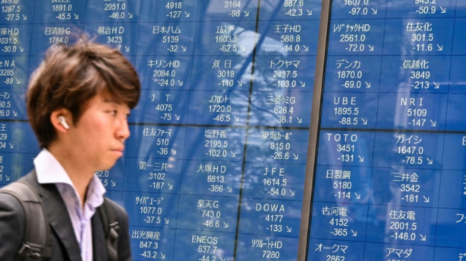 Asian markets mixed as investors eye trade talks