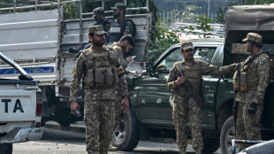 Pakist&aacute;n vota en unas elecciones marcadas por la violencia y sin internet m&oacute;vil