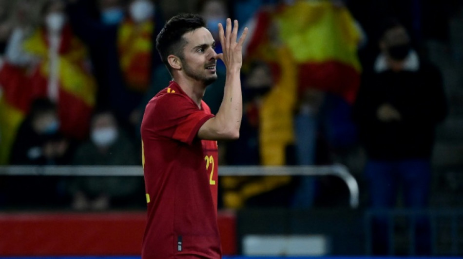 Espa&ntilde;a se divierte ante Islandia