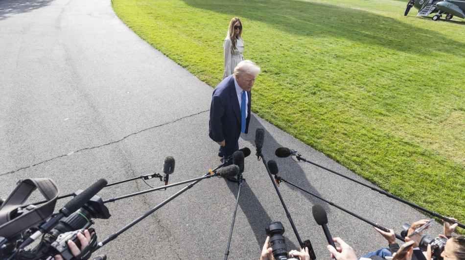 Trump, 'Zelensky firmi subito l'accordo sui minerali'