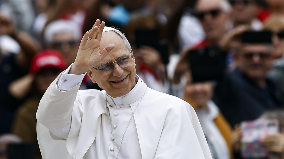 Il Papa, abbraccio i popoli che soffrono per la guerra