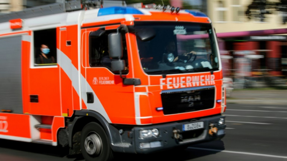 Hartn&auml;ckiges Feuer auf Frachter in Bremerhaven h&auml;lt Einsatzkr&auml;fte weiter in Atem
