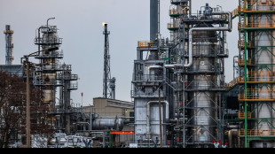 Il petrolio &egrave; in calo ma il Brent resta sopra i 100 dollari