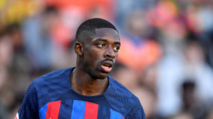 Ousmane Demb&eacute;l&eacute; assina com o PSG at&eacute; 2028