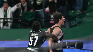 Sporting vence nos acr&eacute;scimos e mant&ecirc;m disputa acirrada com Benfica pelo t&iacute;tulo do Portugu&ecirc;s