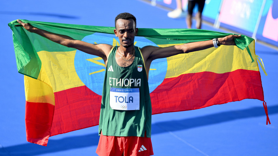 Parigi: che delusione Kipchoge, la maratona &egrave; di Tola