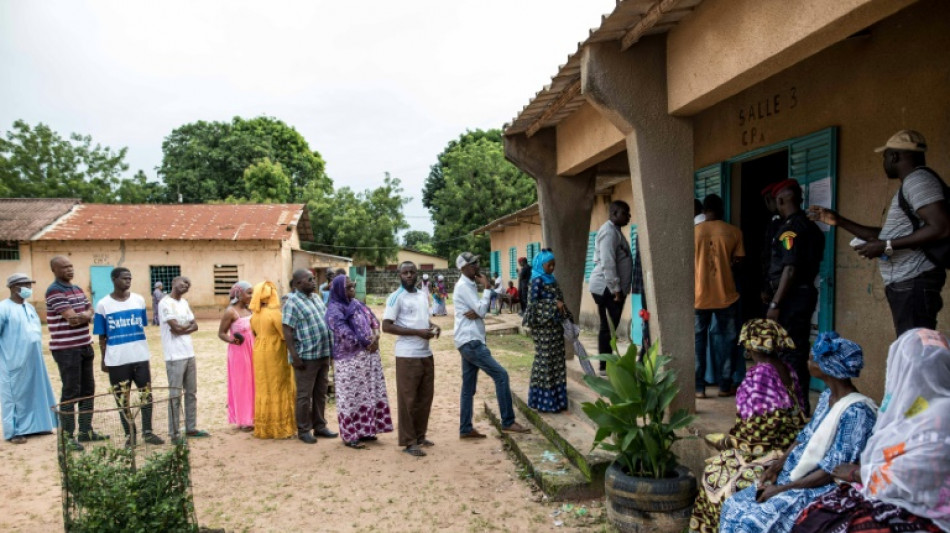 L&eacute;gislatives au S&eacute;n&eacute;gal: l'opposition et le camp pr&eacute;sidentiel revendiquent la victoire
