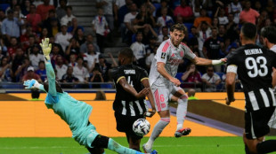 Lyon vence Angers e iguala pontua&ccedil;&atilde;o do l&iacute;der PSG