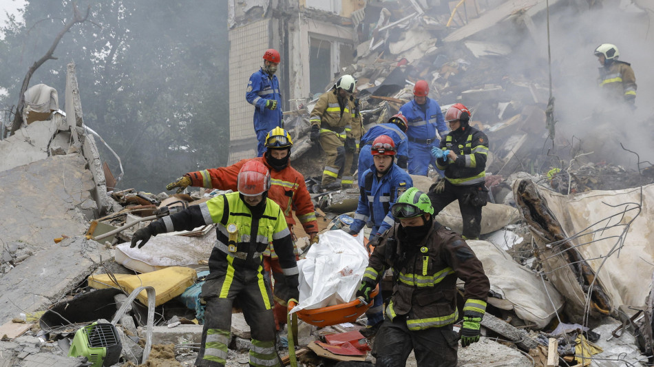 Kiev, 'salgono a 9 i morti dell'attacco russo nella capitale'