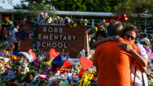 Una semana despu&eacute;s del tiroteo, Uvalde empieza a enterrar a sus muertos